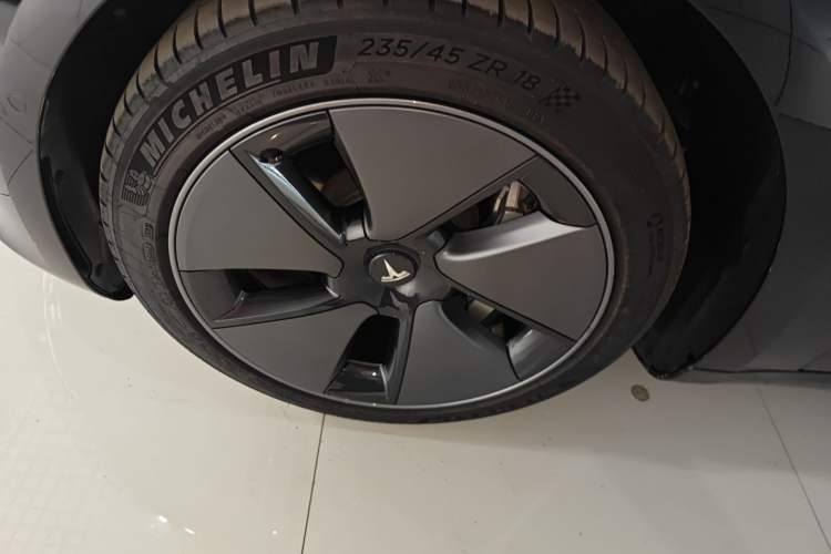 Used Tesla Model 3 2022 Rear-Wheel-Drive Version Left Front Wheel Hub