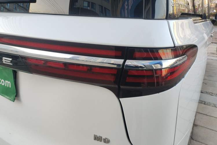 Used Bestune M9 2023 2.0T Prestige Edition