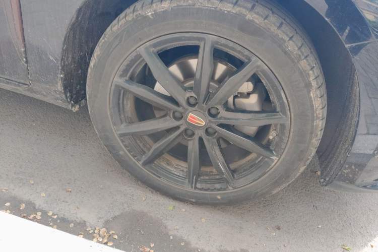 Used Hongqi H5 2025 2.0T Automatic Xuan Ying Edition Right Front Wheel Hub