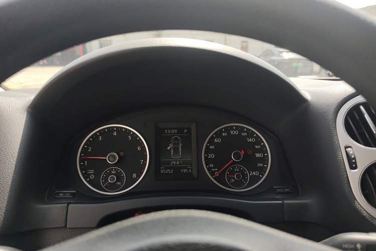 Used Volkswagen Tiguan 2013 1.8TSI Automatic Two-Wheel Drive Trend Edition Instrument Cluster