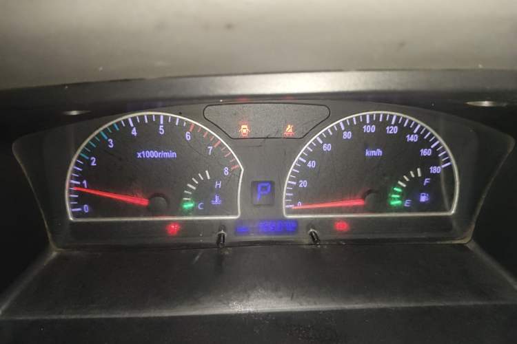 Used Dongfeng Shuaike 2012 2.0L Automatic Luxury 7-Seater Instrument Cluster