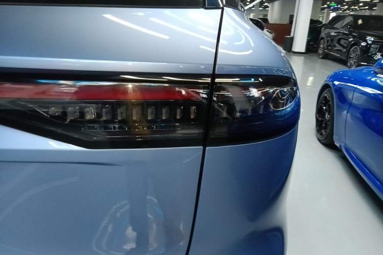 Used Fengyun T9 2024 120 Long-Range Flagship Version 7 Seats Ternary Lithium Right Rear Taillight