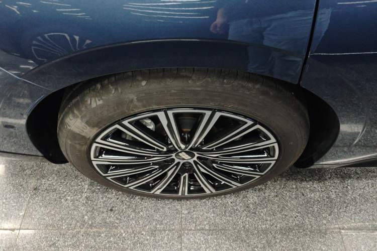 Used Geely Galaxy 8 2025 130km EM-P Starship Edition Exterior 5