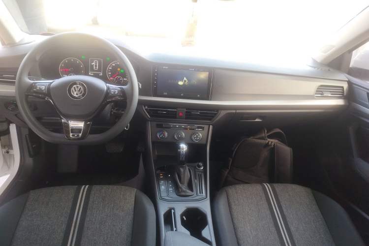 Used Volkswagen Lavida 2019 1.5L Automatic Fashion Edition China VI Center Console