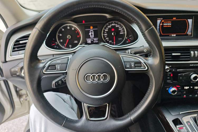 Used Audi A4L 2015 35 TFSI Automatic Comfort Model
