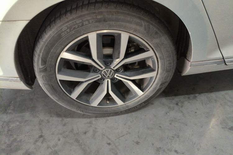 Used Volkswagen Magotan 2020 330TSI DSG Leading Model Right Rear Wheel Hub