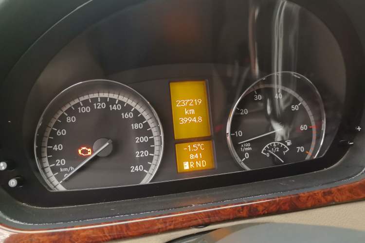 Used Mercedes-Benz Viano 2011 2.5L Navigator Edition