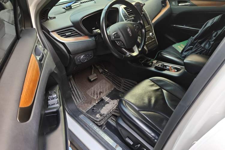 Used Lincoln MKC 2018 2.0T Two-Wheel Drive Luxury Edition Driver Seat