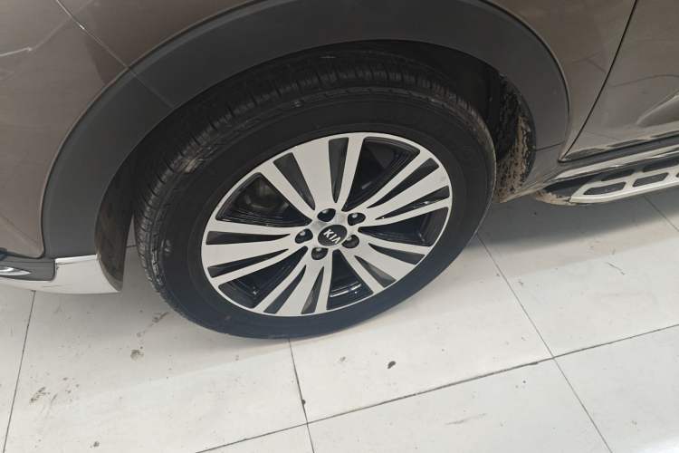 Used Kia Sportage R 2015 2.0L Automatic Two-Wheel Drive DLX Model Left Front Wheel Hub
