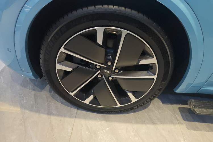 Used Li Auto L8 2025 Ultra Smart Refreshed Edition Left Front Wheel Hub