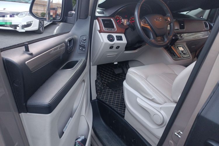 Used SAIC MAXUS G10 2014 2.0T Automatic Luxury Executive Edition
