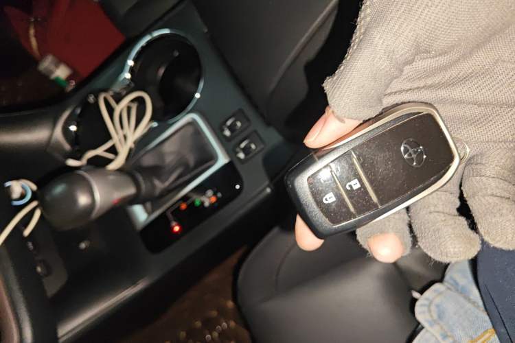 Used Toyota Highlander 2018 2.0T Four-Wheel Drive Luxury Version 7 Seats China VI Standard
