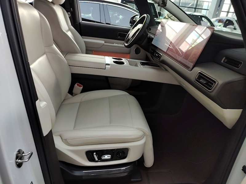 Used Li Auto MEGA 2024 Ultra Model — 24