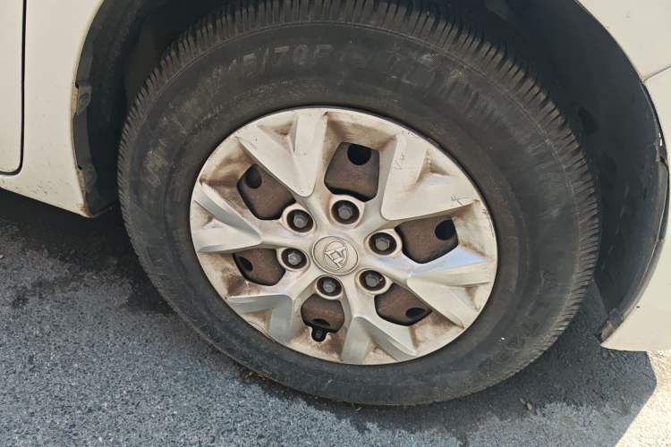 Used SAIC MAXUS G10 2014 2.0T Manual Elite Edition Right Front Wheel Hub