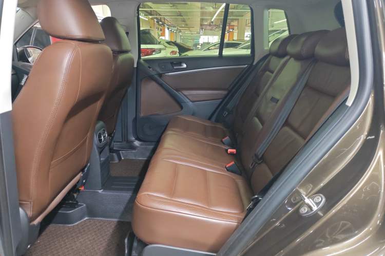 Used Volkswagen Tiguan 2015 1.8TSI Automatic All-Wheel-Drive Luxury Model Left Rear Seat