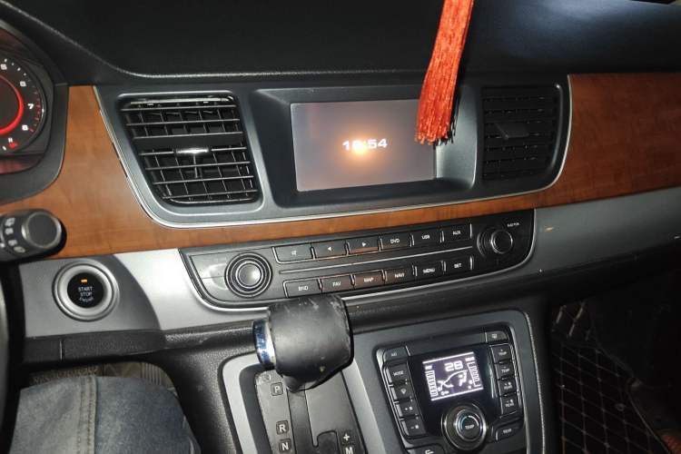 Used SAIC MAXUS G10 2014 2.0T Automatic Luxury Executive Edition