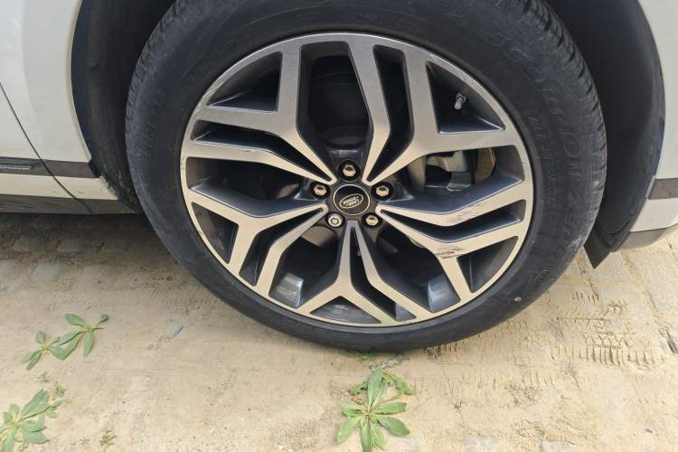 Used Land Rover Range Evoque 2020 249 PS R-DYNAMIC SE Sport Technology Edition Right Front Wheel Hub