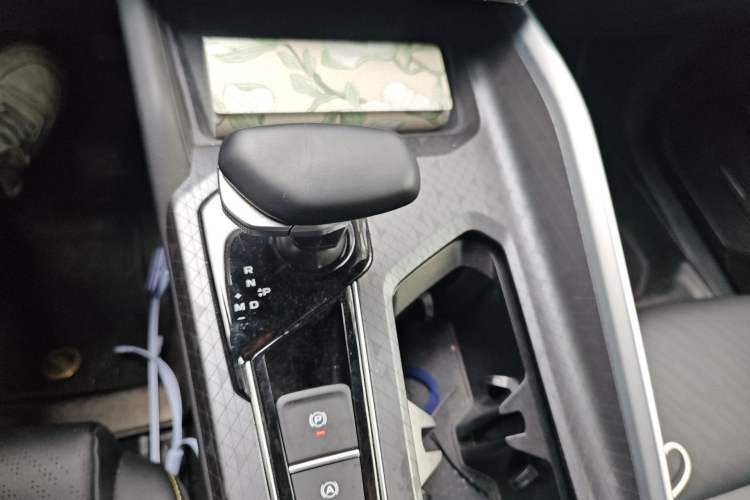 Used Geely Auto Preface 2023 1.5TD Fuyao Version Gear Lever