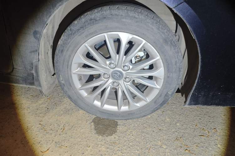 Used Toyota Allion 2021 2.0L Luxury Edition Right Front Wheel Hub