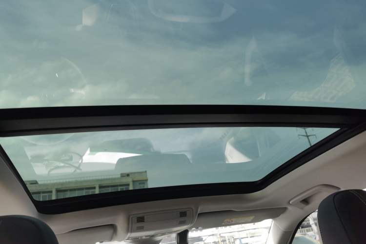 Used Volkswagen Tharu 2025 New Sharp 1.5L Ambitious Edition Headliner