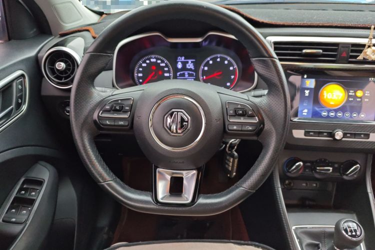 Used MG ZS 2020 Global Bestseller with 1.5L Engine Manual Transmission and a Massive 65-Inch Panoramic Sunroof Version Steering Wheel