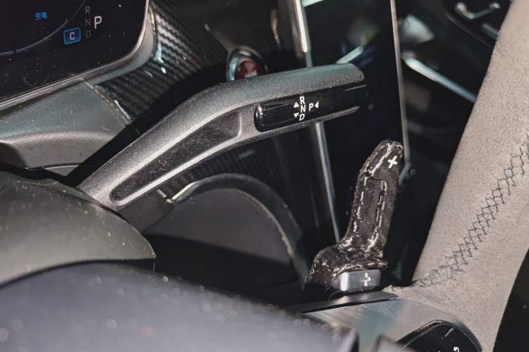 Used Mercedes-Benz C-Class 2023 Revised C 200 L Sport Edition Gear Lever