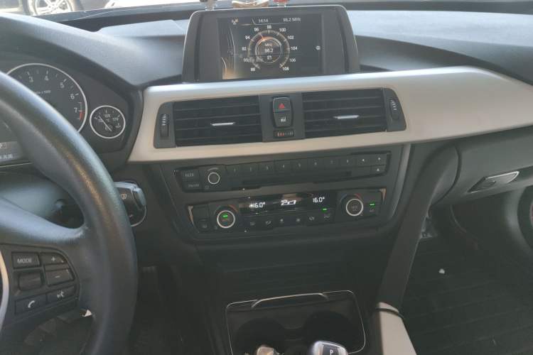 Used BMW 3 Series GT 2016 320i Fashion Model
