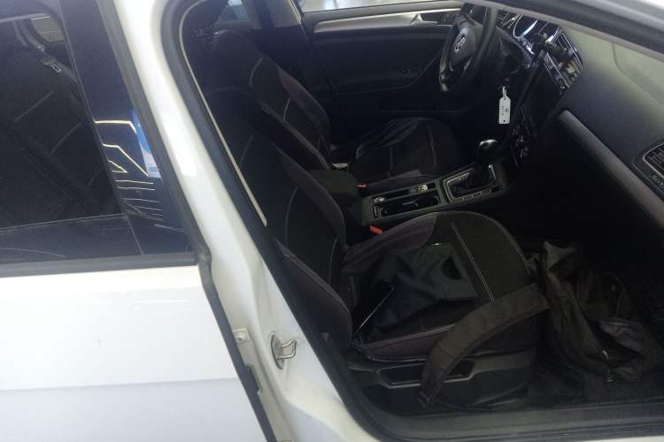 Used Volkswagen Golf 2018 1.6L Automatic Fashion Model
