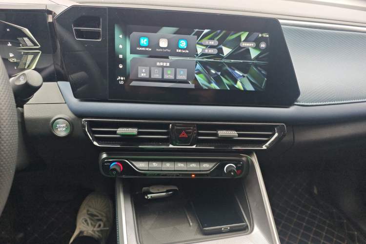 Used GAC Trumpchi GS3 2025 Shadow Speed 270T Enjoyment Edition Soaring to New Heights Audio And AC Panel