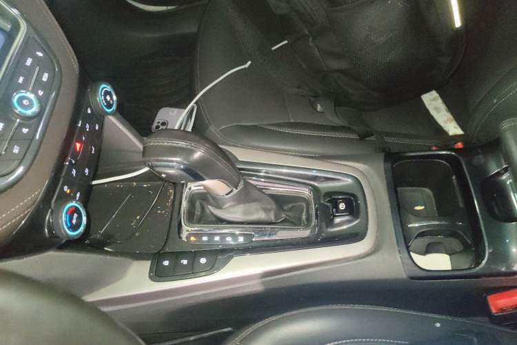 Used Chevrolet Malibu 2017 1.5T Automatic Luxury Edition Gear Lever