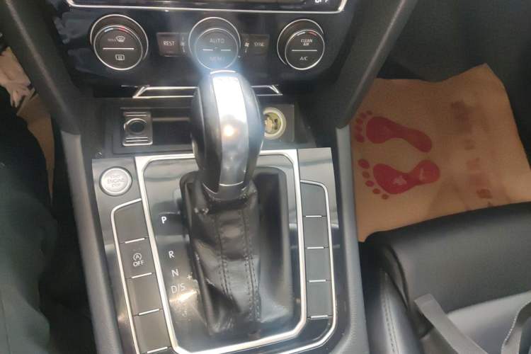 Used Volkswagen Magotan 2018 Facelift 330TSI DSG Luxury Model Gear Lever