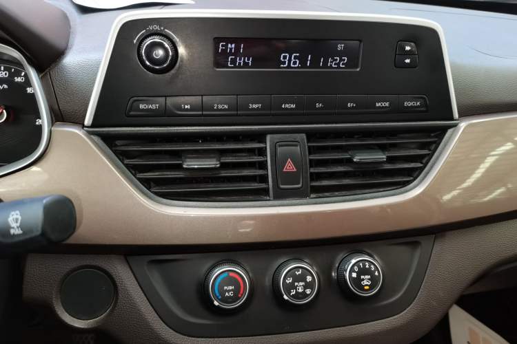 Used Baojun 310W 2017 1.5L Manual Comfort Version China VI Emission Standard