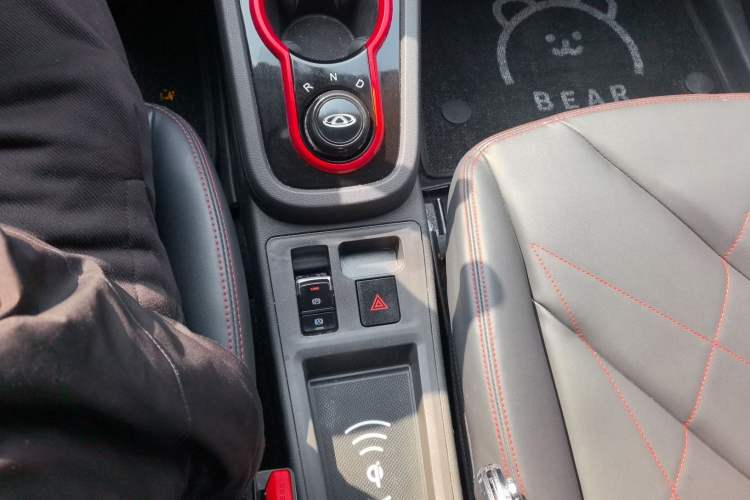 Used Chery Little Ant 2022 Revised Version Sweet Pink Edition Half-Sugar Version Lithium Iron Phosphate 30.7 kWh 30 kW 301 km
