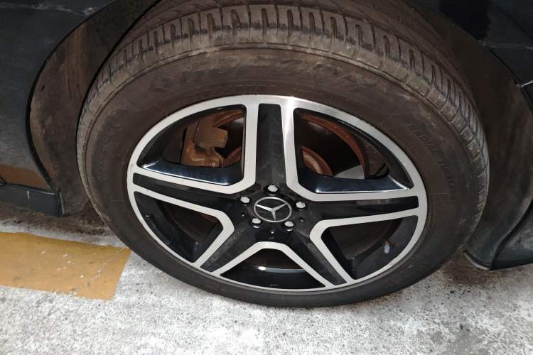 Used Mercedes-Benz R-Class 2014 R 400 4MATIC Business Model Right Front Wheel Hub