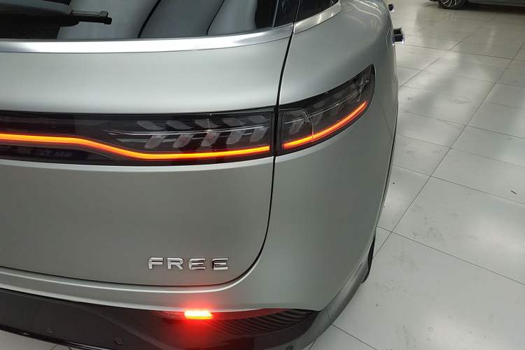 Used VOYAH FREE 2023 Four-Wheel Drive Extended-Range Model with Ultra-Long Range
