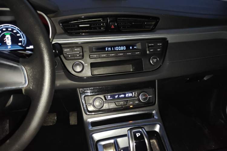 Used Geely Auto Emgrand New Energy 2018 EV450 Ambition Model Audio And AC Panel