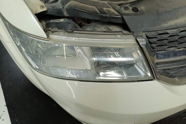 Used Dodge Journey 2013 2.4L Two-Wheel Drive Luxury Version Right Front Headlight