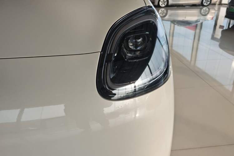 Used Wuling Hongguang MINIEV 2025 Four-Door Version Advanced Edition Left Front Headlight