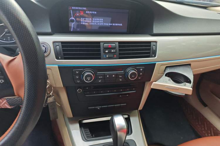 Used BMW 3 Series 2011 320i Luxury Edition Audio And AC Panel