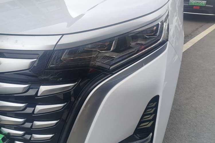 Used Denza D9 2022 DM-i 970 Four-Wheel Drive Prestige Model
