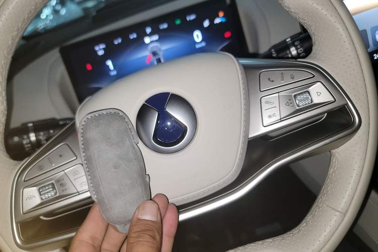 Used Denza N8 2023 Four-Wheel Drive Ultra-Hybrid Flagship Seven-Seater Version
