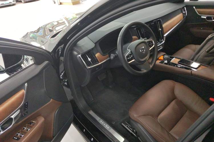 Used Volvo S90 2024 B5 Zhiyi Luxury Edition
