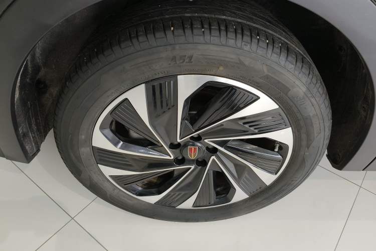 Used Hongqi HS7 PHEV 2024 2.0T PHEV Four-Wheel Drive Flagship Edition 6 Seats Right Rear Wheel Hub