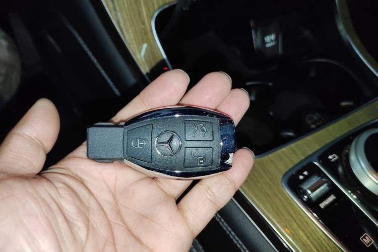 Used Mercedes-Benz GLC Coupe 2019 Facelift GLC 260 4MATIC Coupe SUV Interior 1