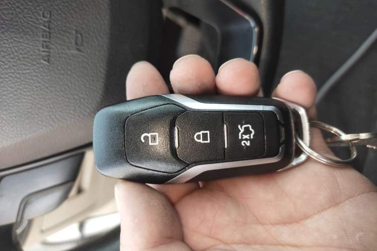 Used Ford Edge 2016 EcoBoost 245 Two-Wheel-Drive Titanium 5-Seater
