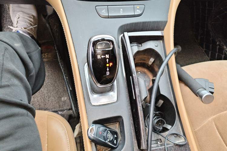 Used Buick LaCrosse 2018 28T Elite Edition Gear Lever