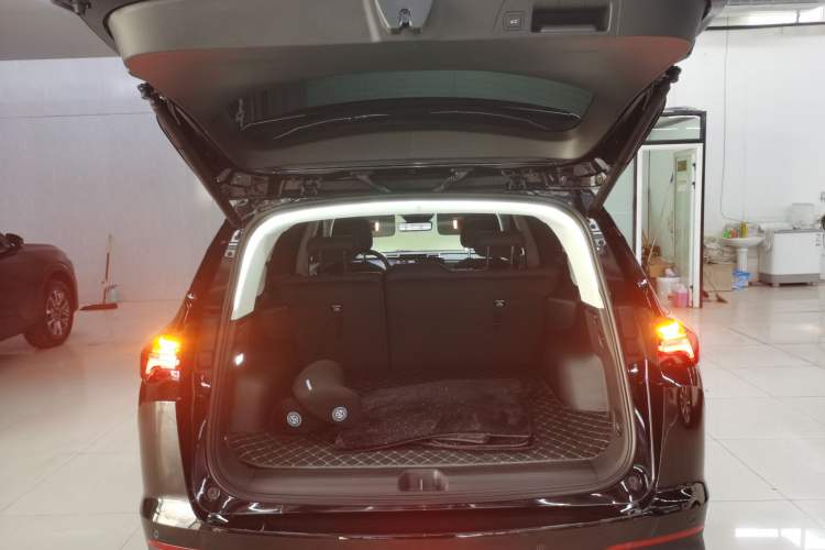 Used Buick Envision 2025 Encore Plus 28T Two-Wheel-Drive Platinum Edition Trunk