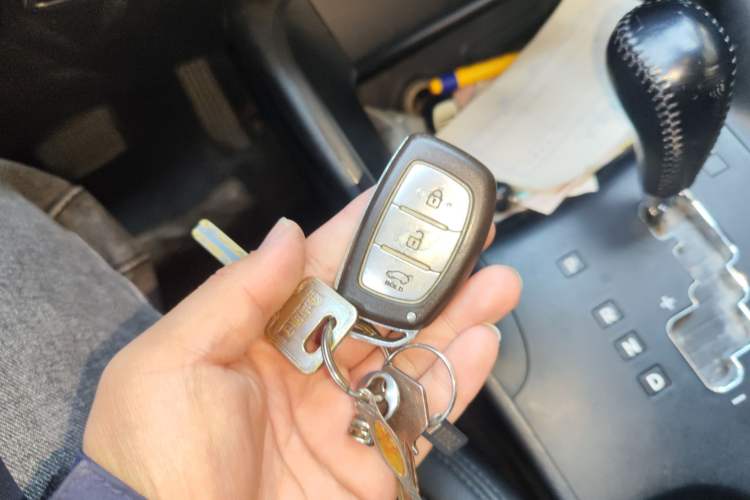 Used Hyundai ix35 2013 2.0L Automatic Two-Wheel Drive Smart GLS China IV Standard Vehicle Key