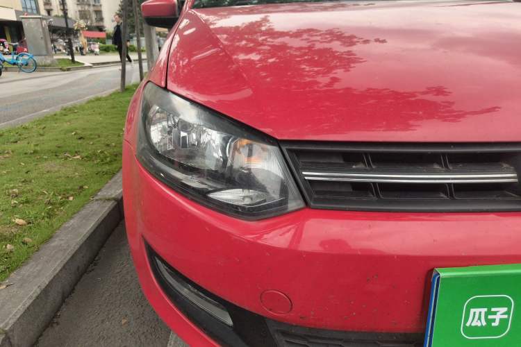 Used Volkswagen Polo 2011 1.6L Automatic ZhiKu Edition Right Front Headlight