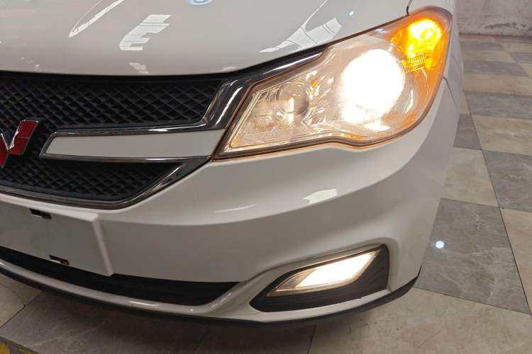 Used Wuling Hongguang 2015 1.5L S1 Comfort China V Standard Left Front Headlight